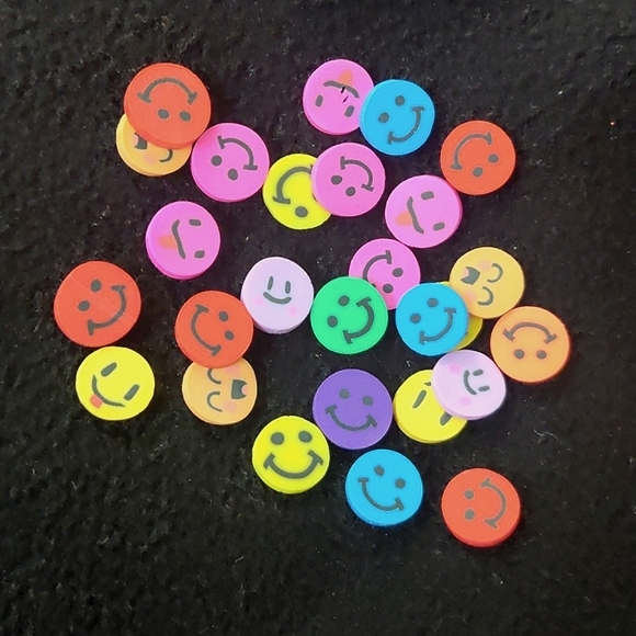 Mini emoji crafting inserts, resin moulds, keychains, earrings, NWT, 25 pcs - Picture 3 of 3